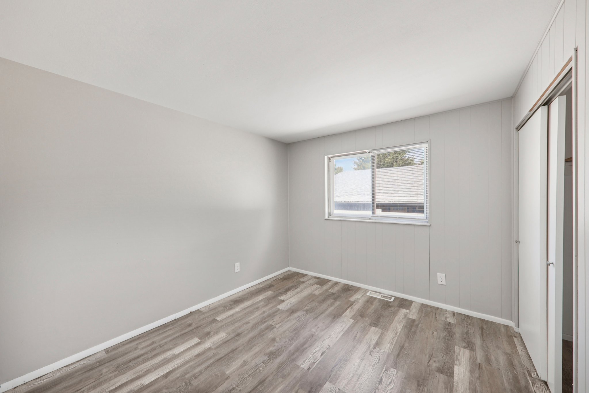 3660 Woodman Dr-S1909-013.jpg