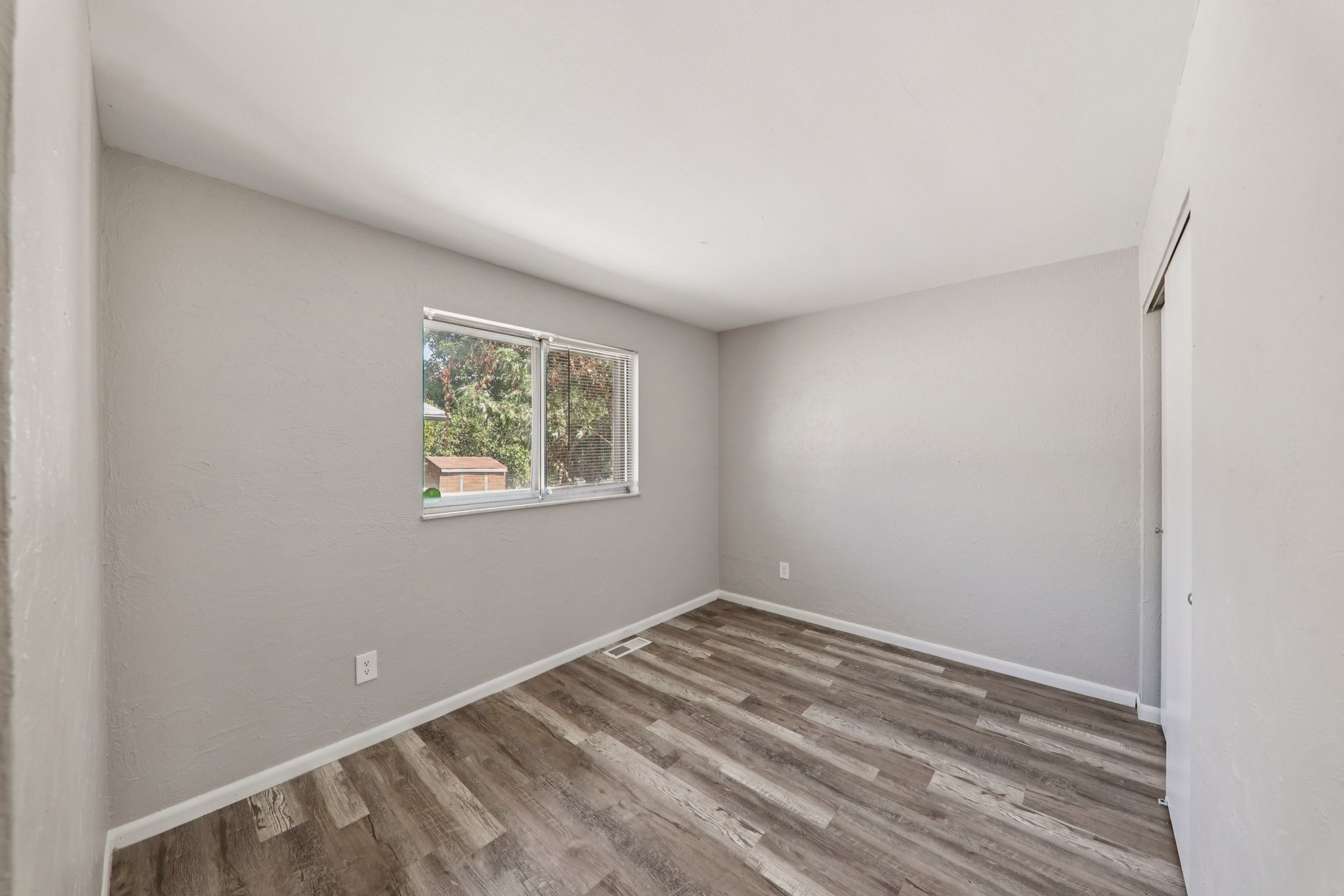 3660 Woodman Dr-S1909-014.jpg