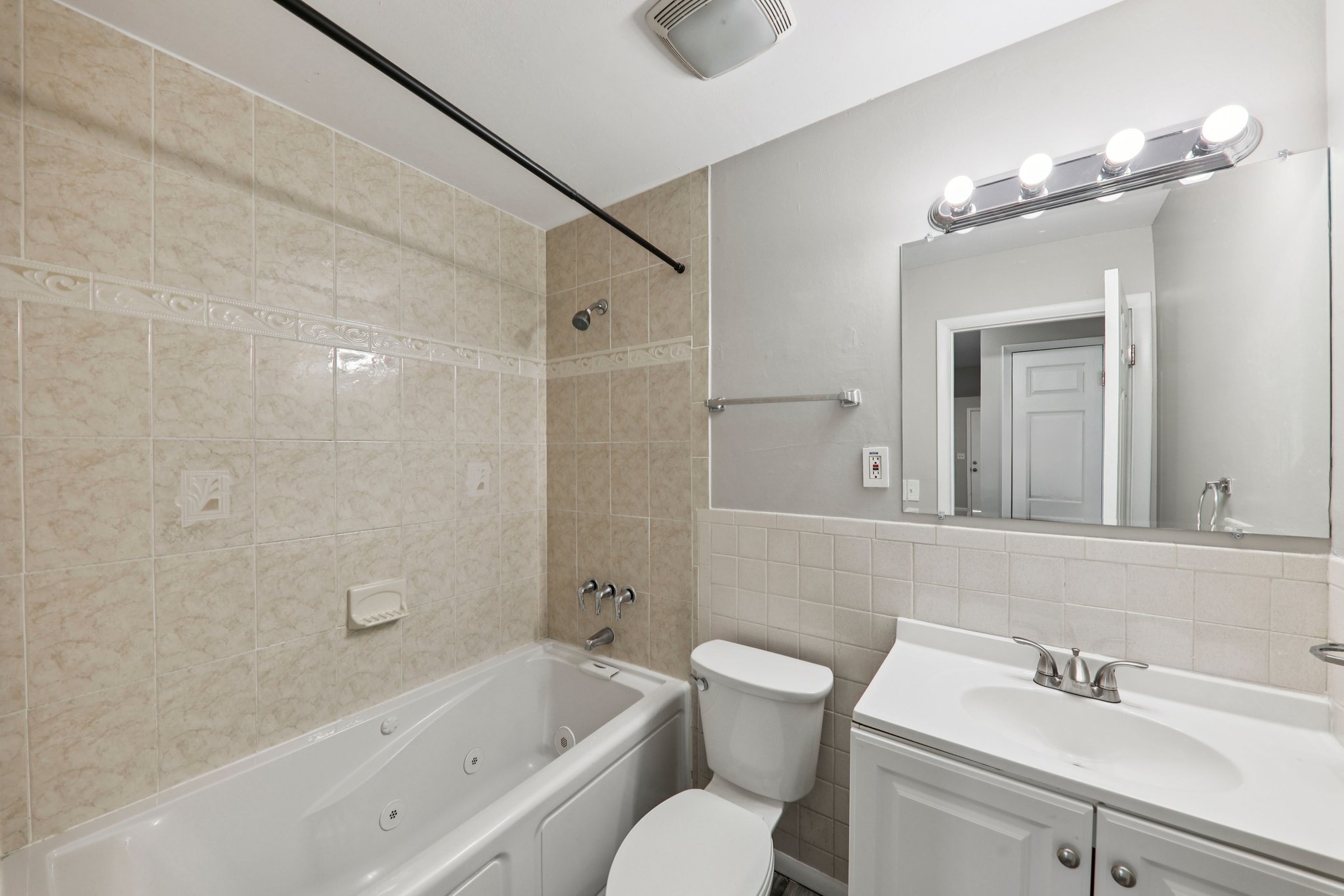 3660 Woodman Dr-S1909-015.jpg