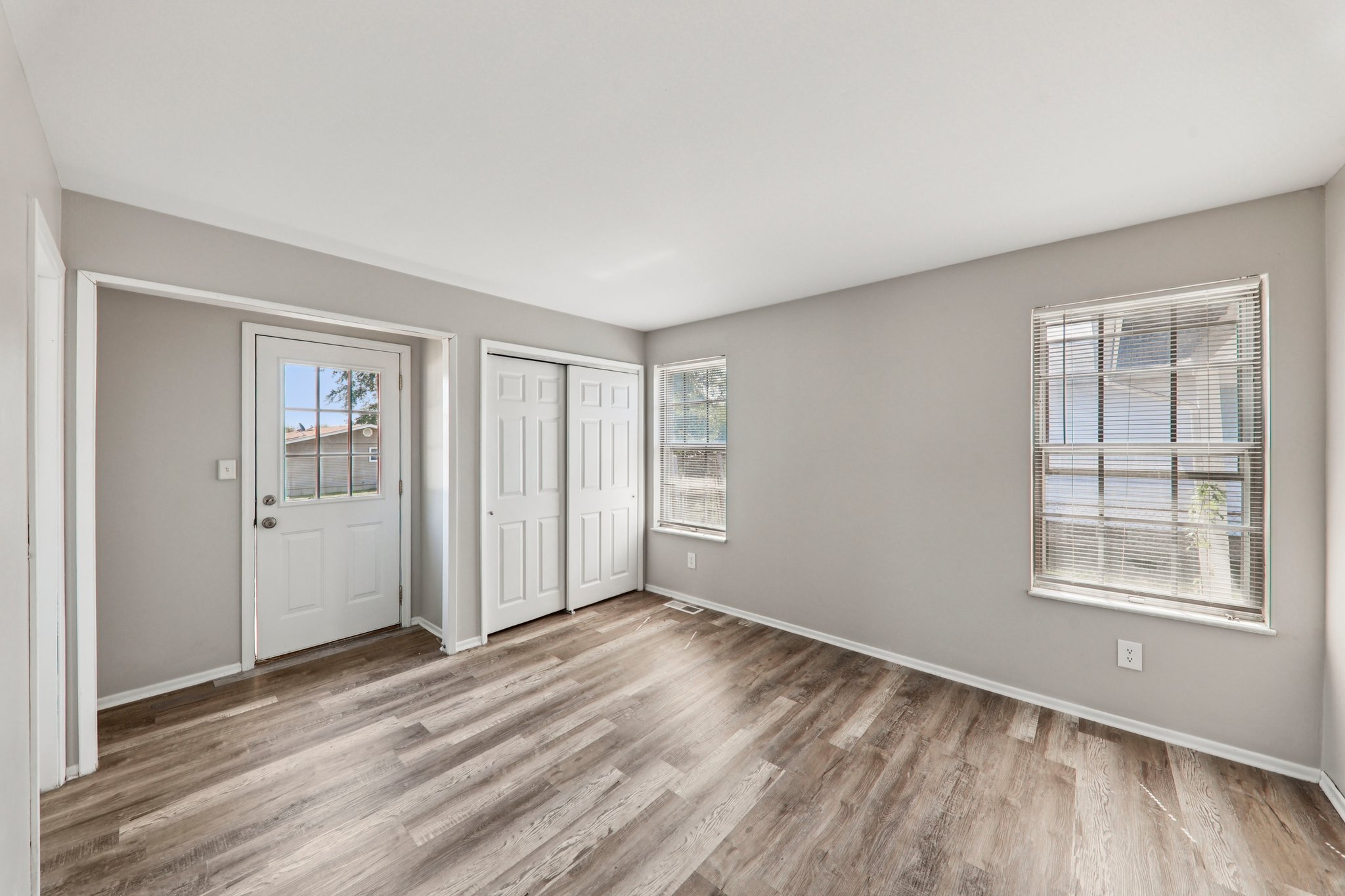 3660 Woodman Dr-S1909-016.jpg