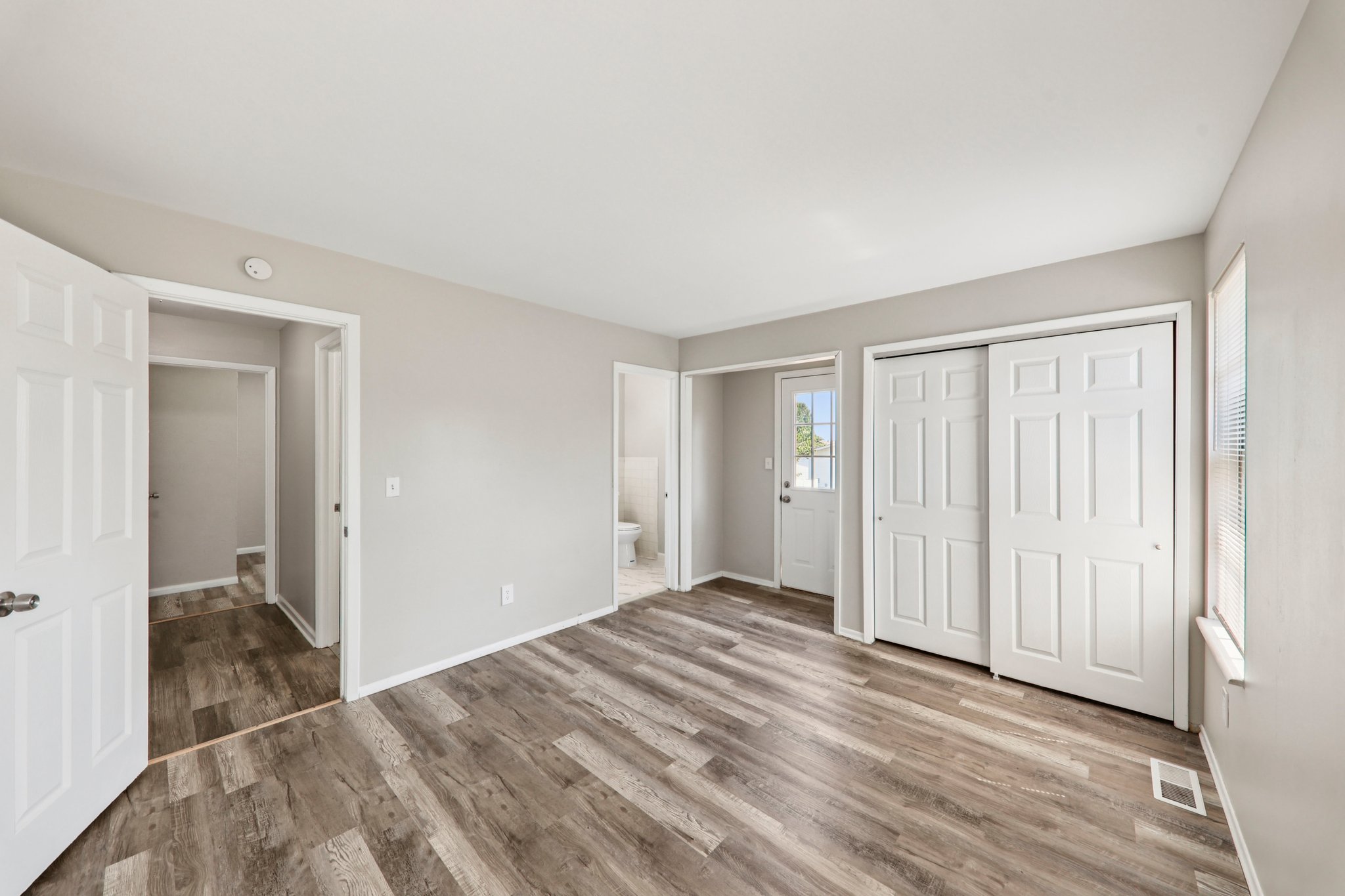 3660 Woodman Dr-S1909-017.jpg