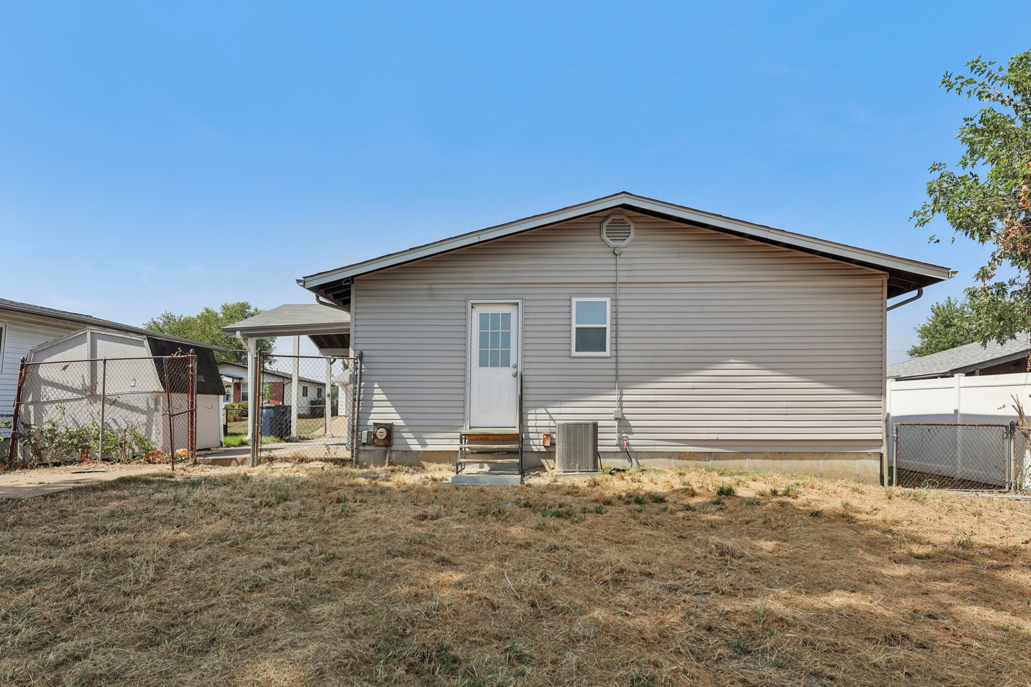 3660 Woodman Dr-S1909-023.jpg