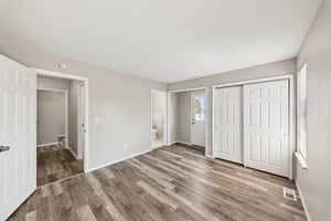 3660 Woodman Dr-S1909-017.jpg