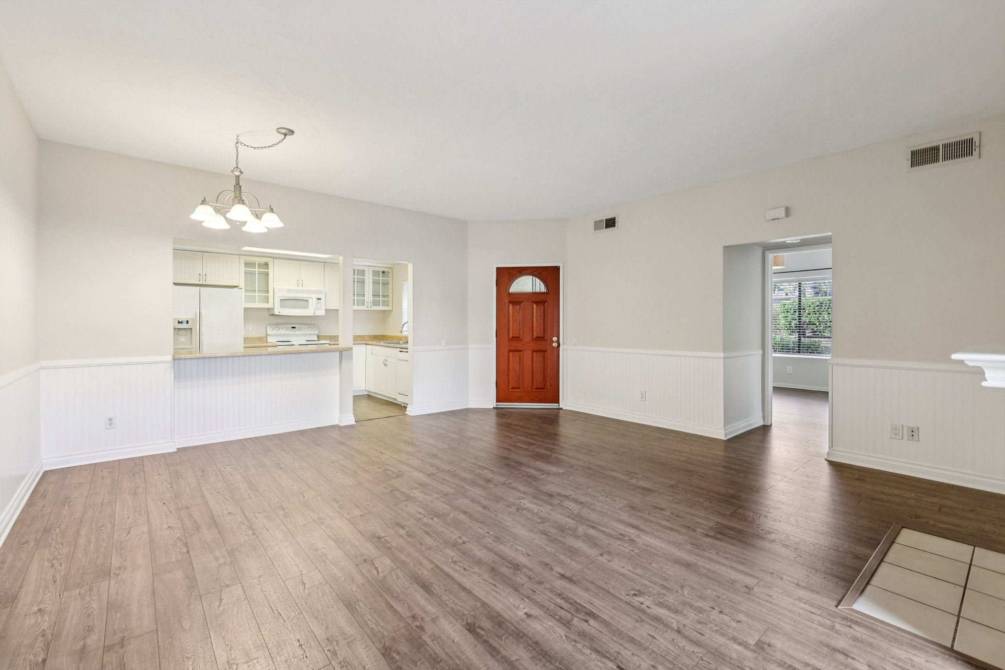 Avocado Village Ct 115-S0601-006.jpg