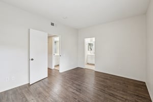 Avocado Village Ct 115-S0601-013.jpg