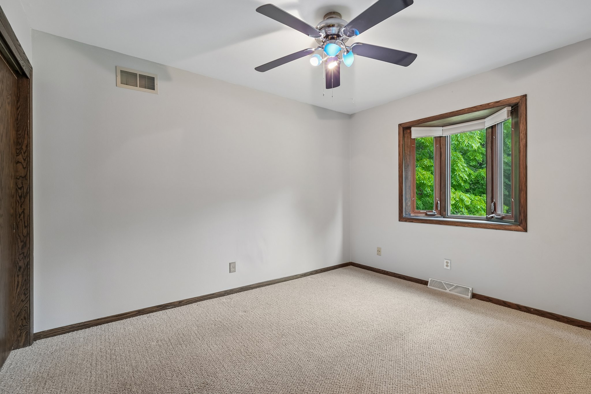 Shadybrook Pl-S0108-033.jpg