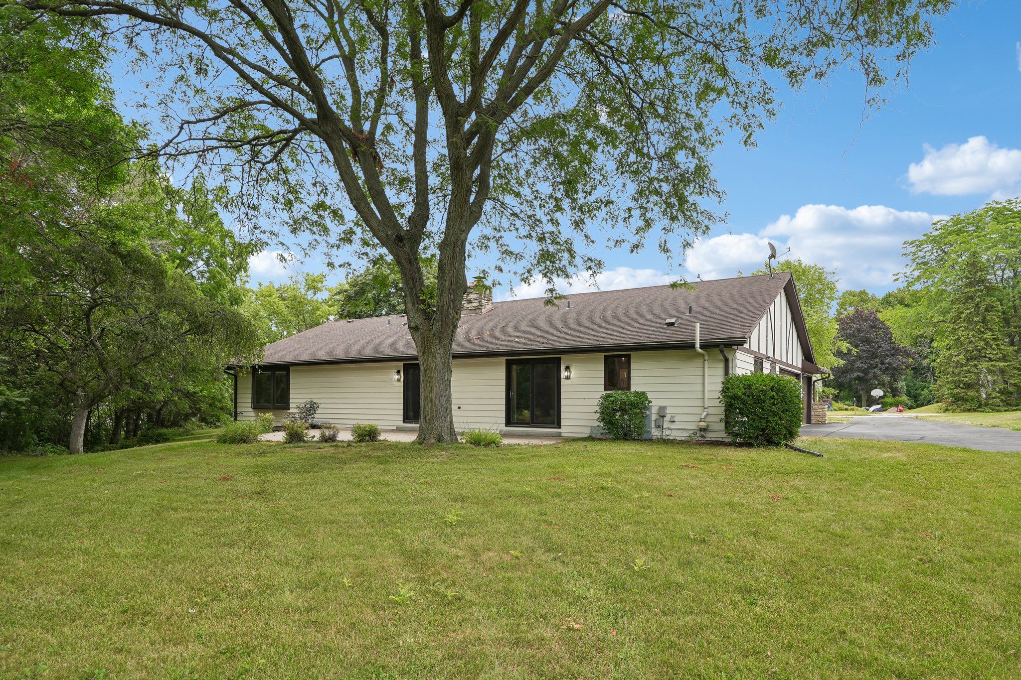 Shadybrook Pl-S0108-049.jpg