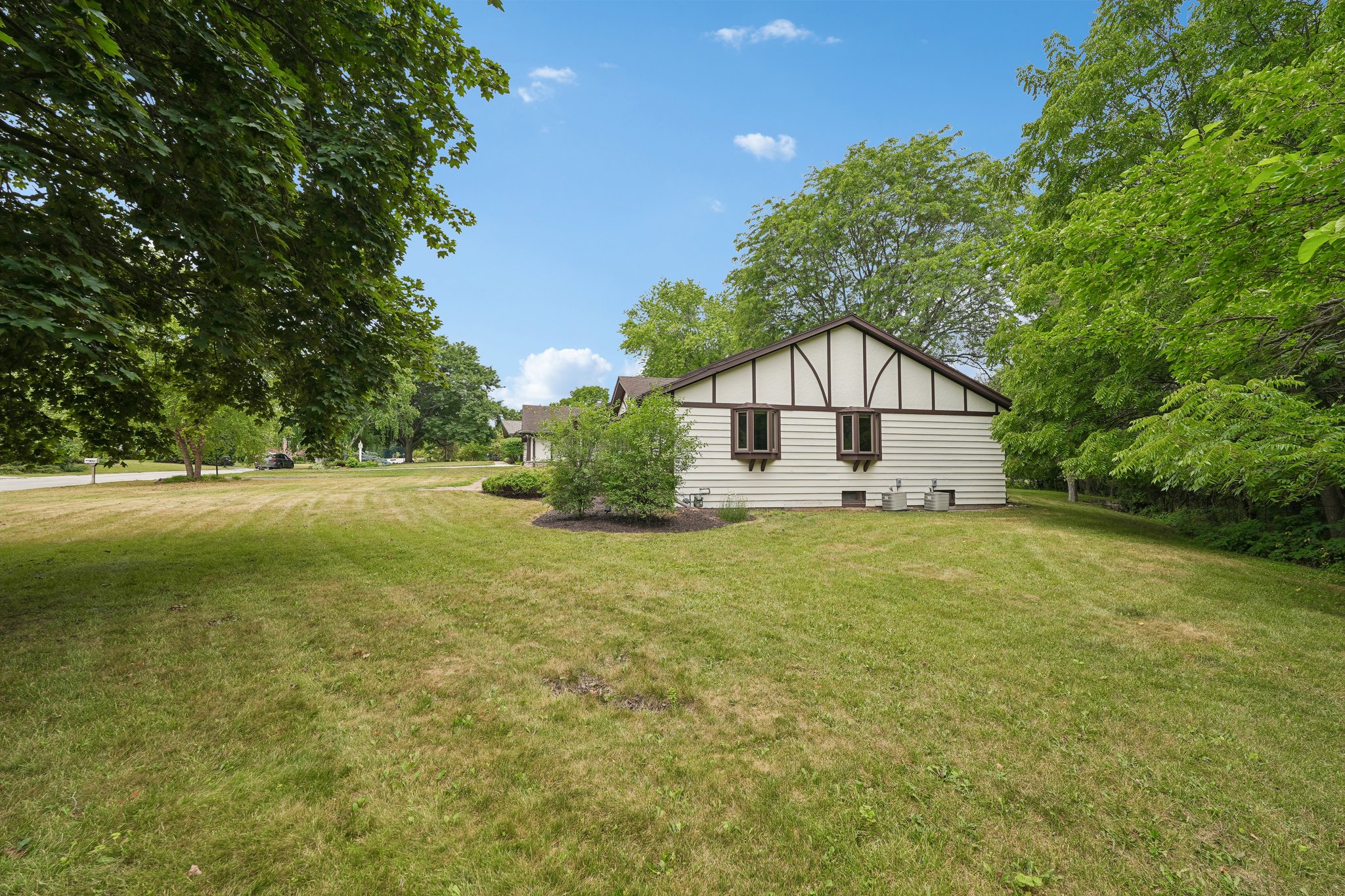 Shadybrook Pl-S0108-055.jpg