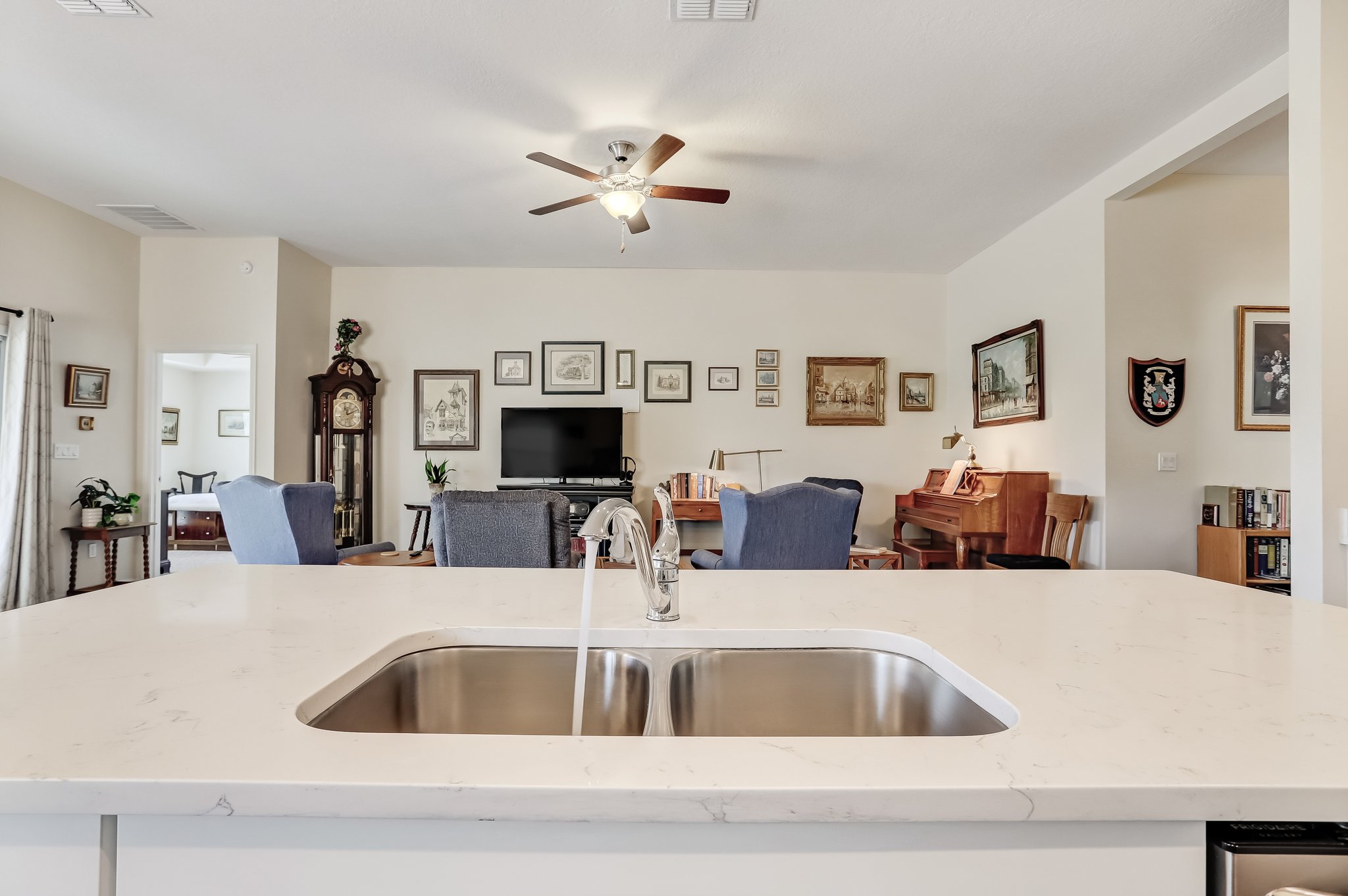 Kitchen/Breakfast Bar