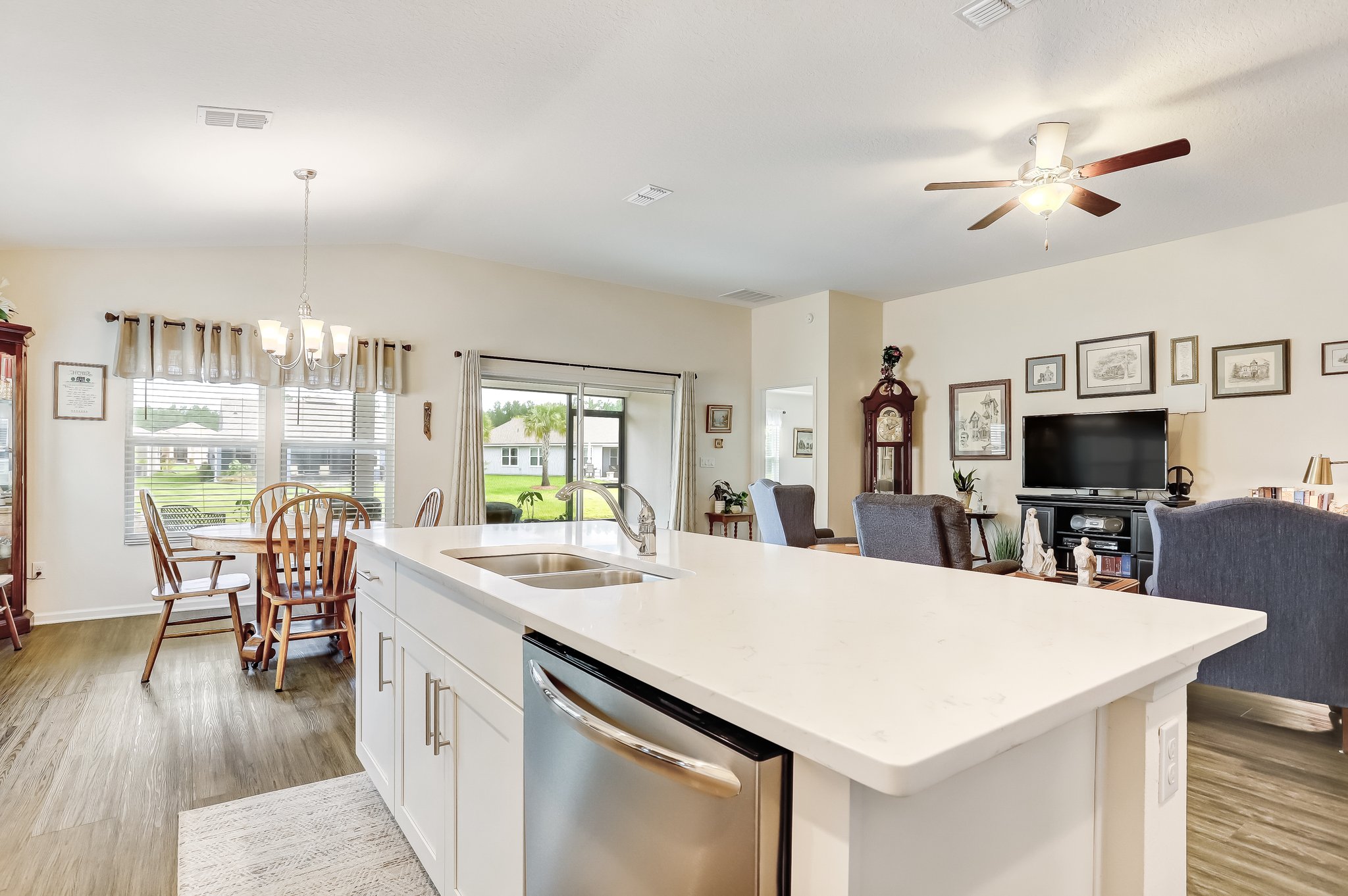 Kitchen/Breakfast Bar