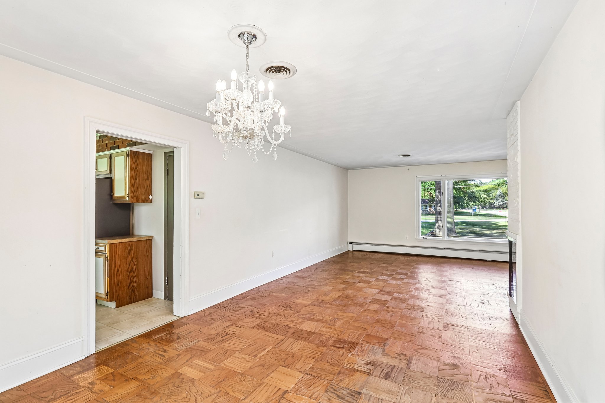 Lakeland Dr-S1909-011.jpg