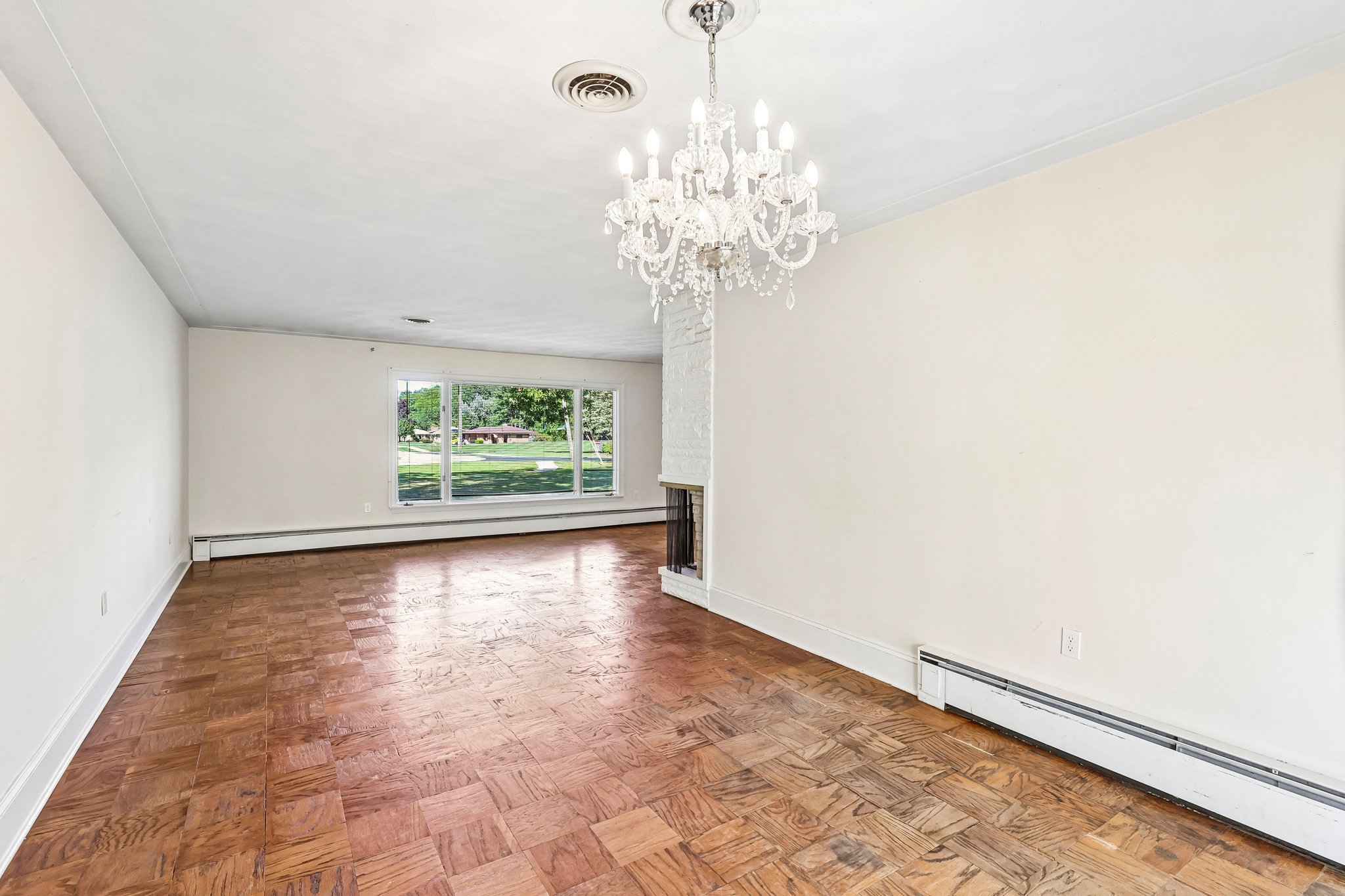 Lakeland Dr-S1909-012.jpg