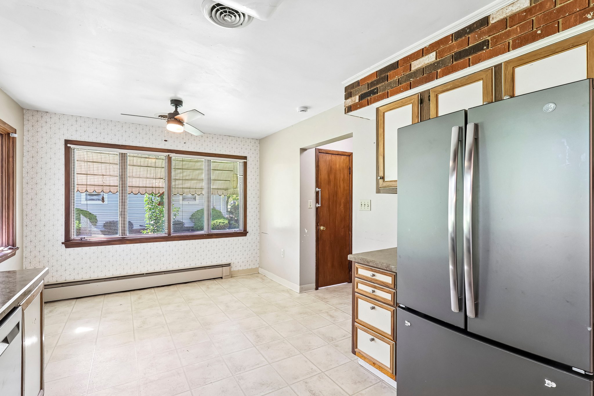 Lakeland Dr-S1909-016.jpg