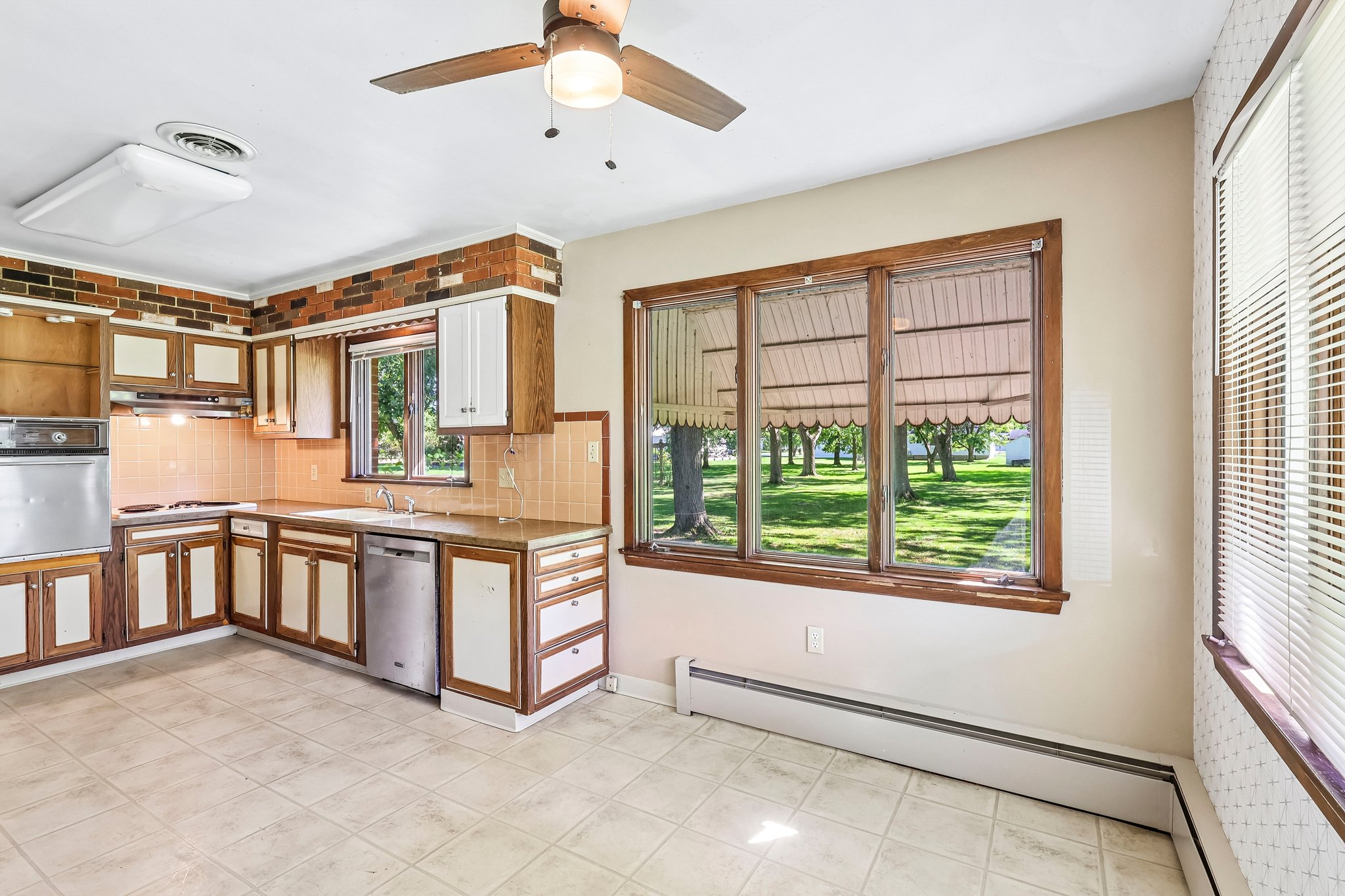 Lakeland Dr-S1909-018.jpg