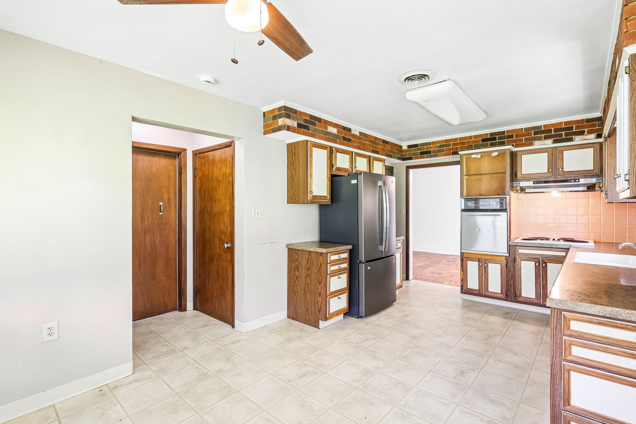 Lakeland Dr-S1909-019.jpg