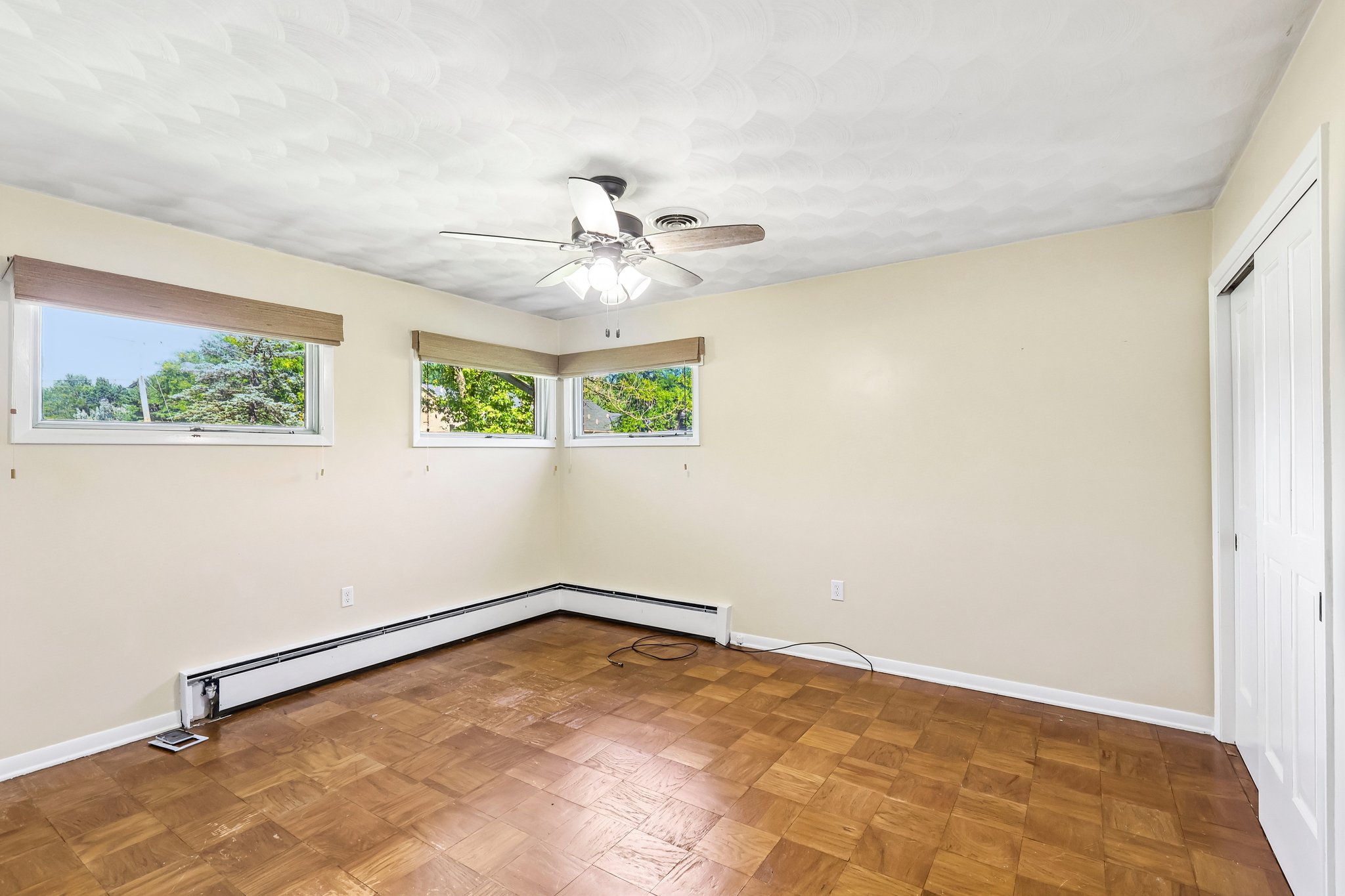Lakeland Dr-S1909-020.jpg