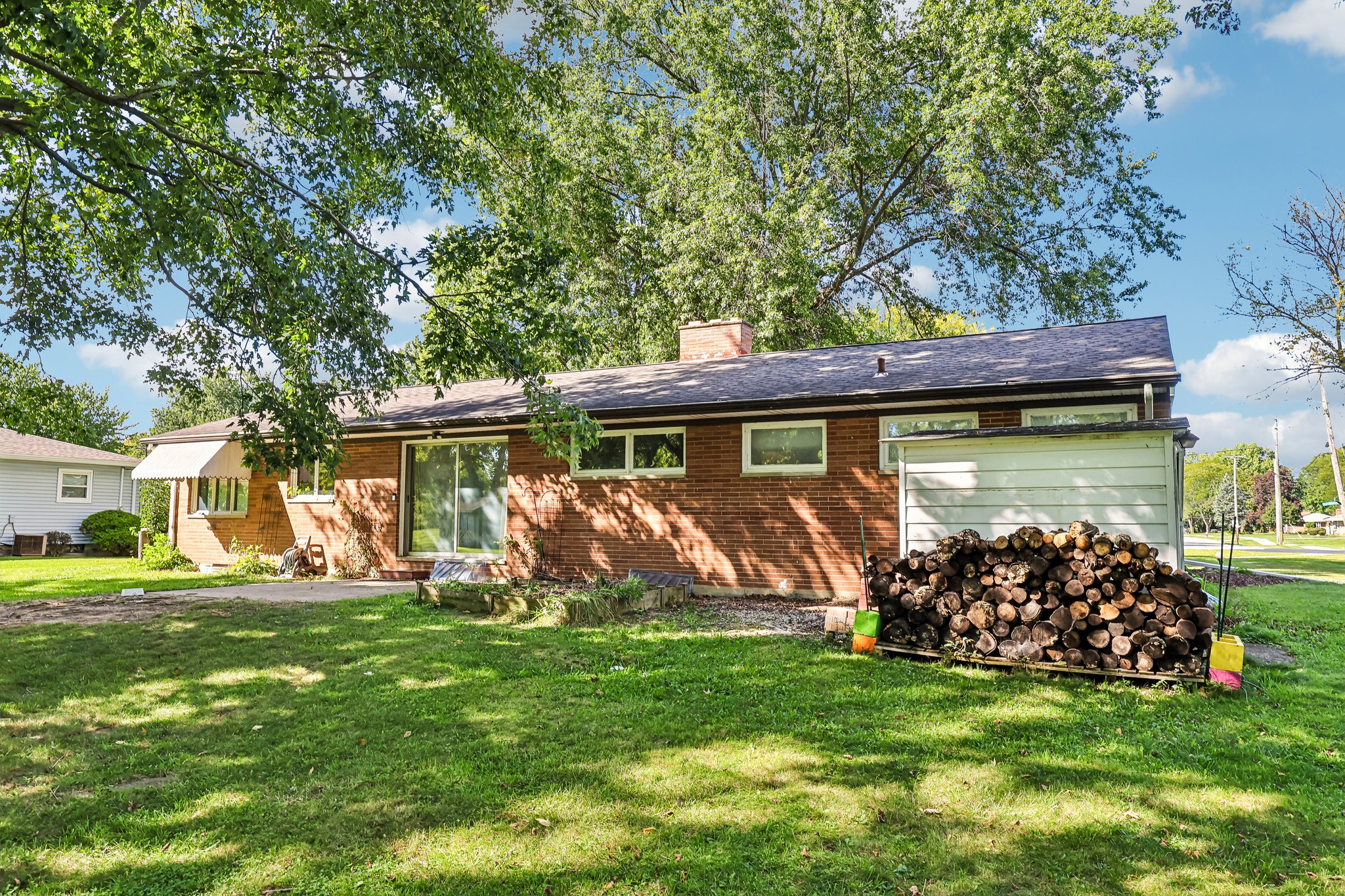 Lakeland Dr-S1909-046.jpg