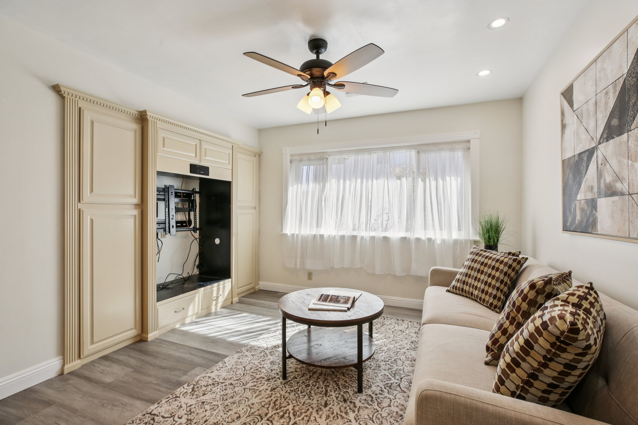 Ultimo Ave-S2110-013.jpg