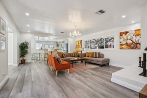 Ultimo Ave-S2110-007.jpg
