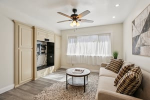 Ultimo Ave-S2110-013.jpg