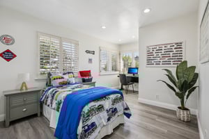 Ultimo Ave-S2110-024.jpg