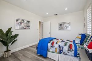 Ultimo Ave-S2110-026.jpg