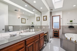 Ultimo Ave-S2110-027.jpg