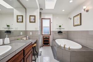 Ultimo Ave-S2110-028.jpg