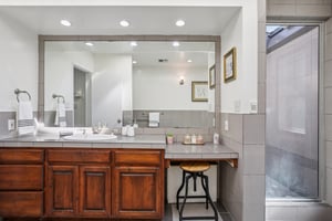 Ultimo Ave-S2110-029.jpg