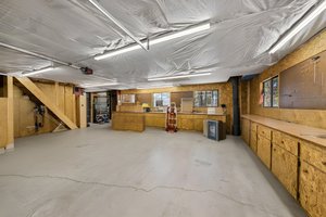 36750 Rd P8 -40 furniture removed.jpeg