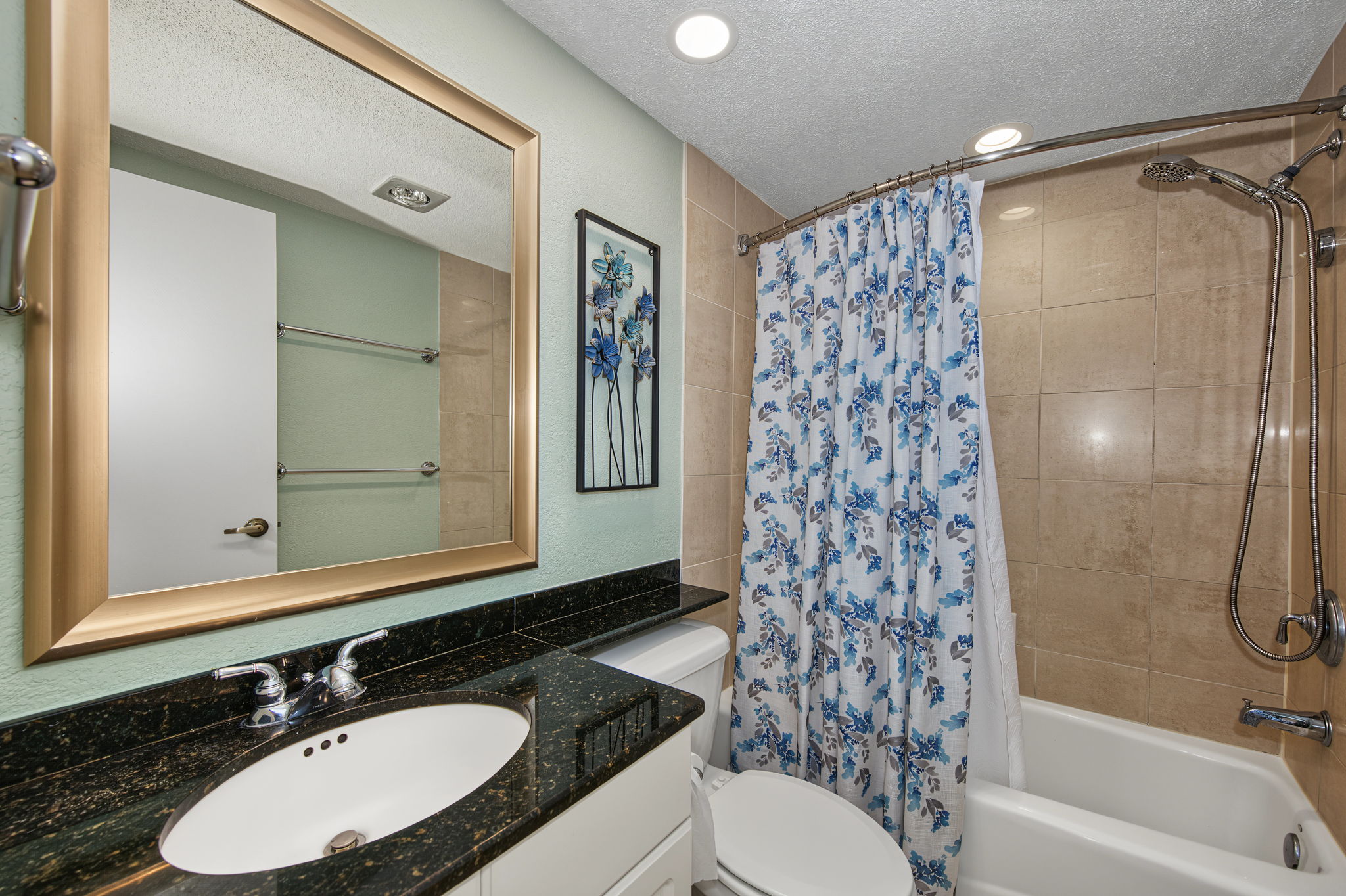 Primary Bathroom 1b