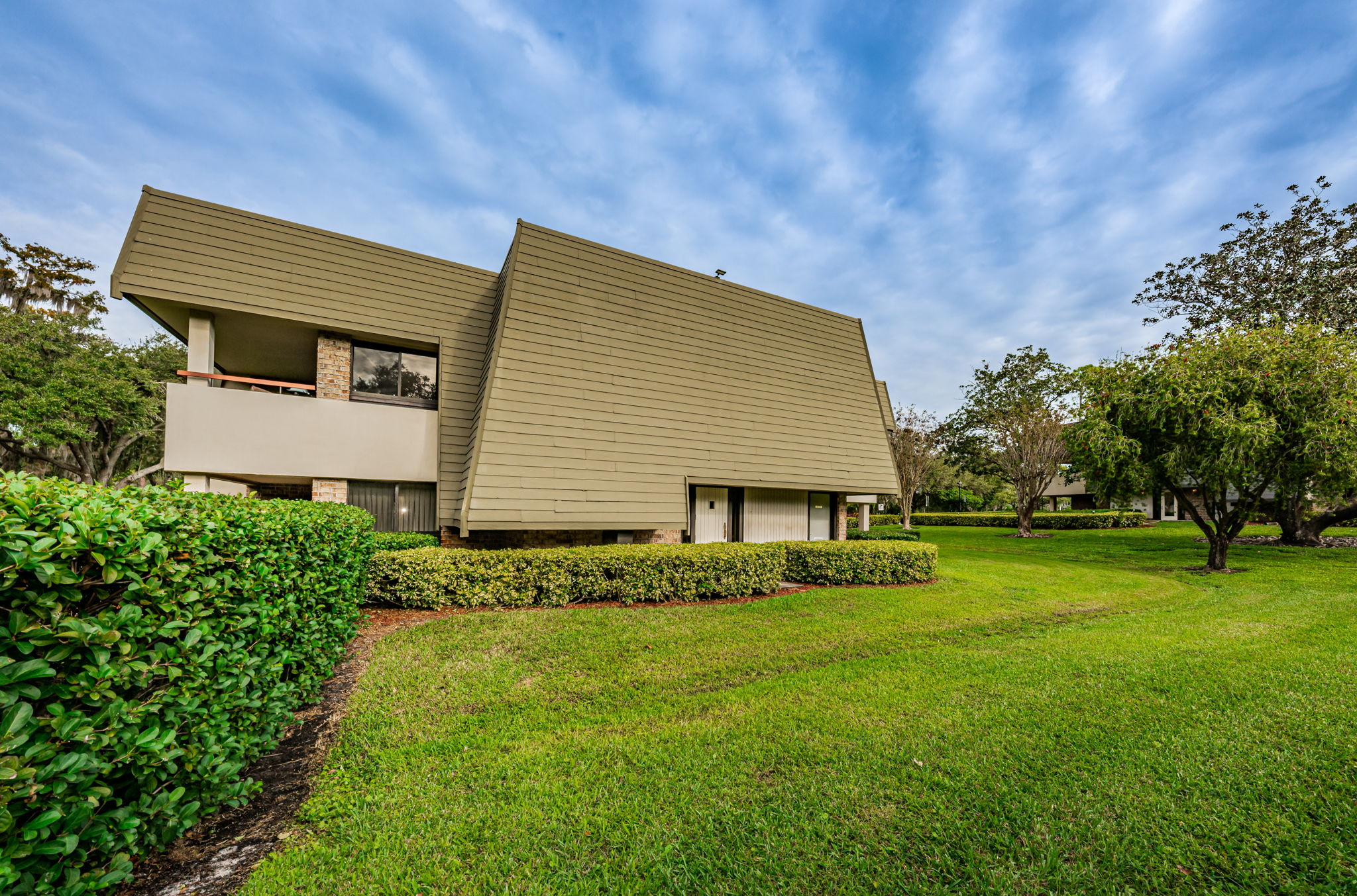 Side Exterior2