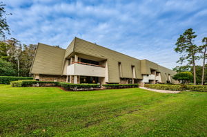 Front Exterior7