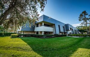 Front Exterior3-3