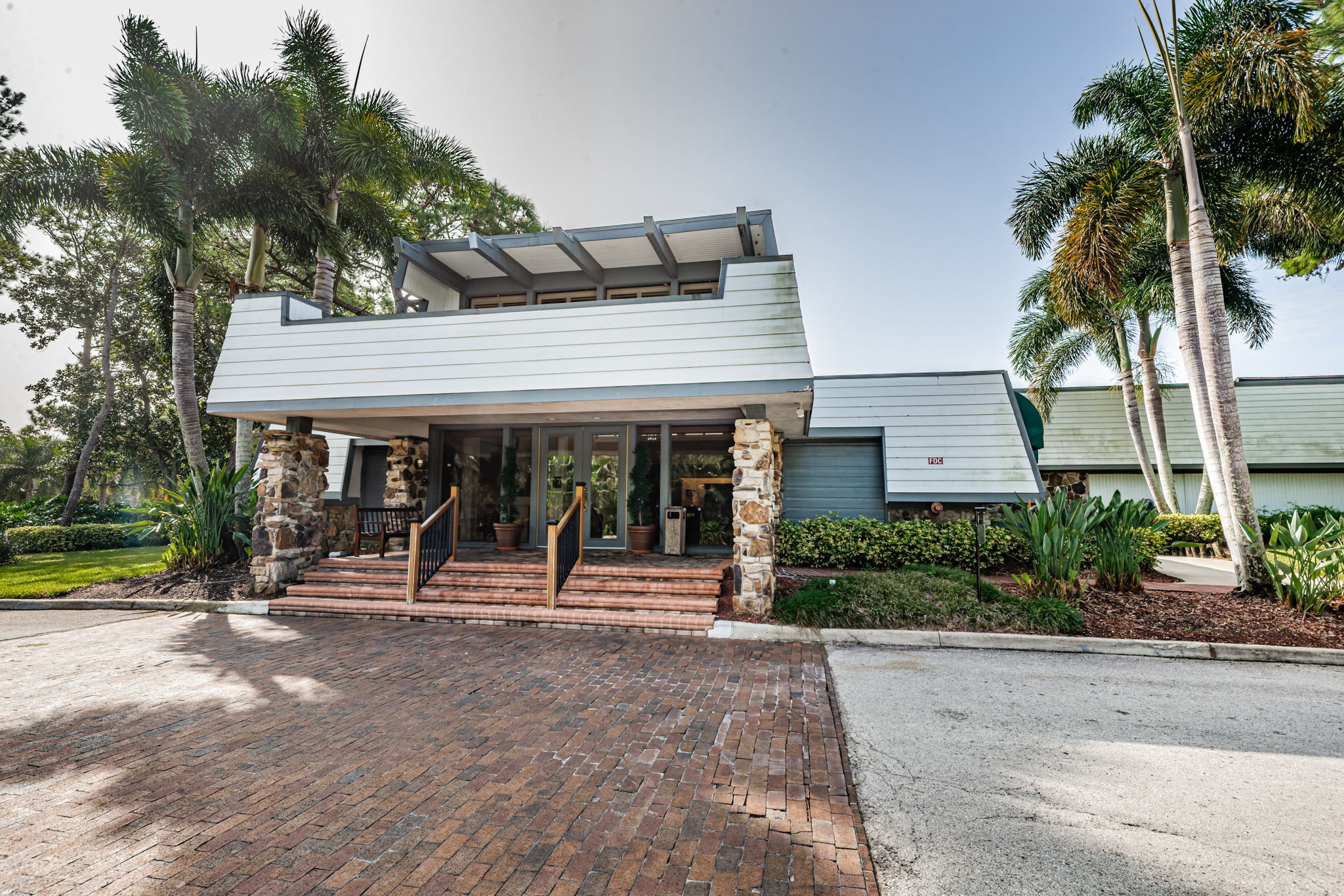 6-Island Golf Club Clubhouse