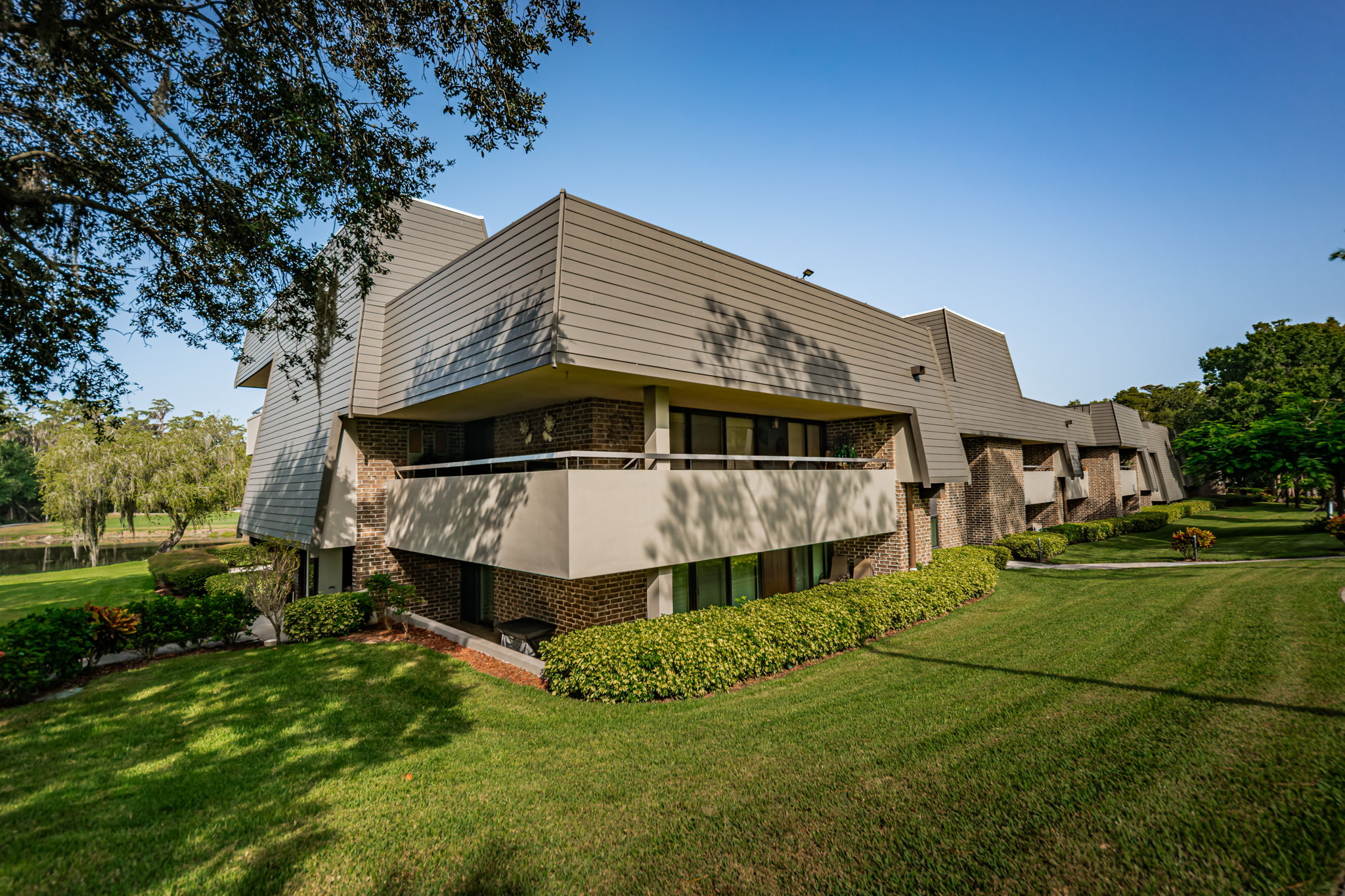 Front Exterior4