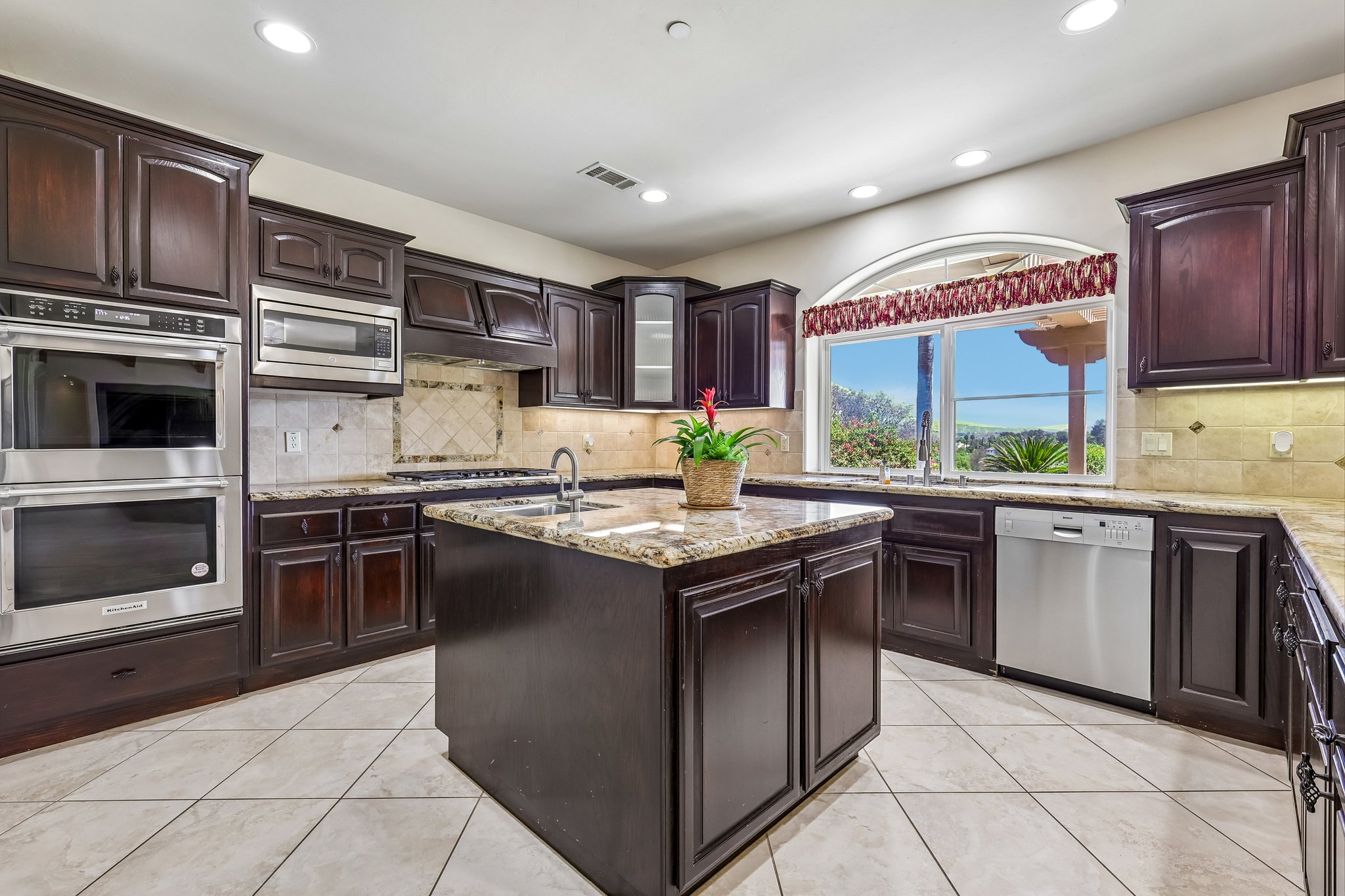 Alta Vista Dr-S1409-013.jpg