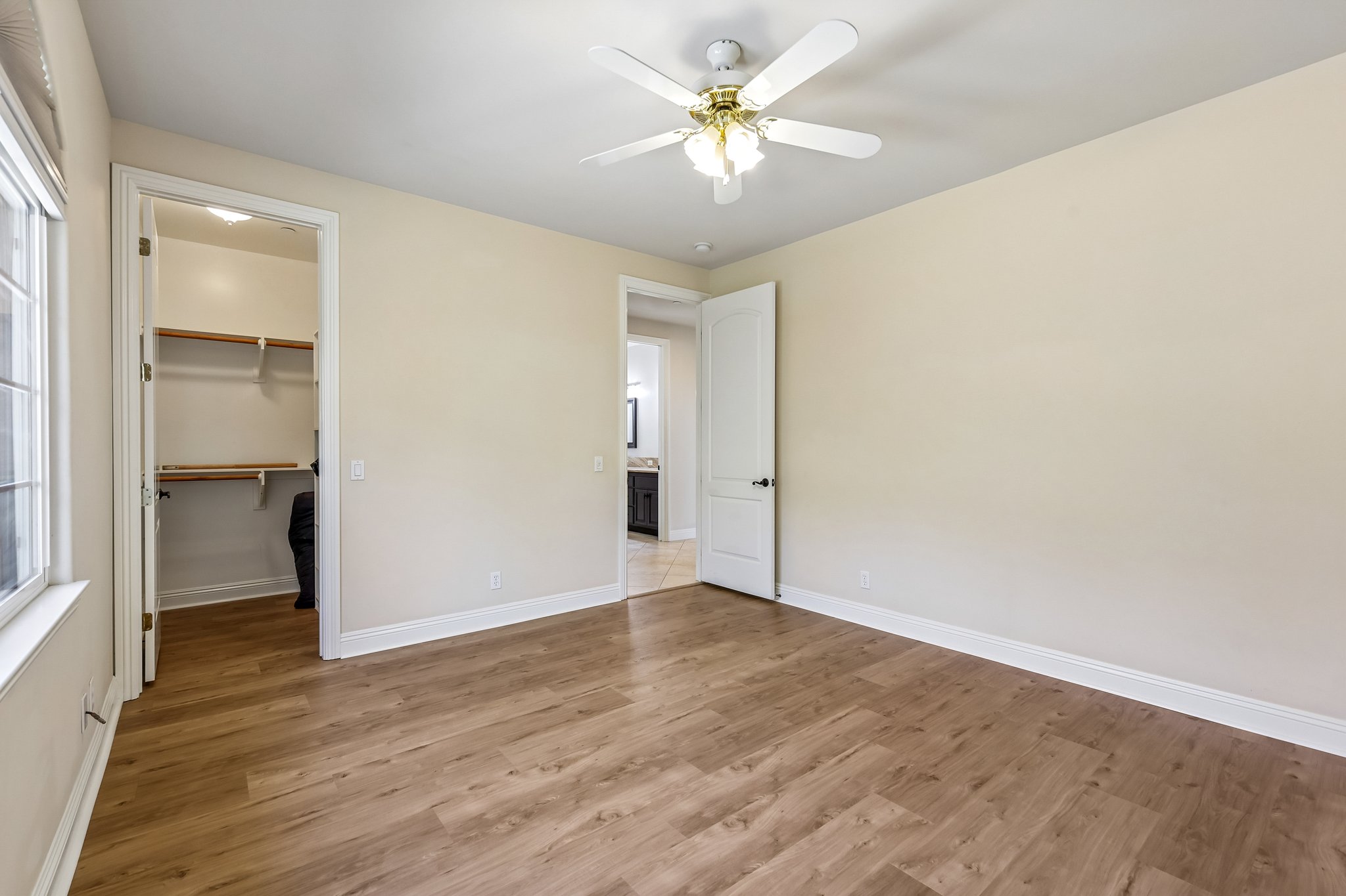 Alta Vista Dr-S1409-025.jpg