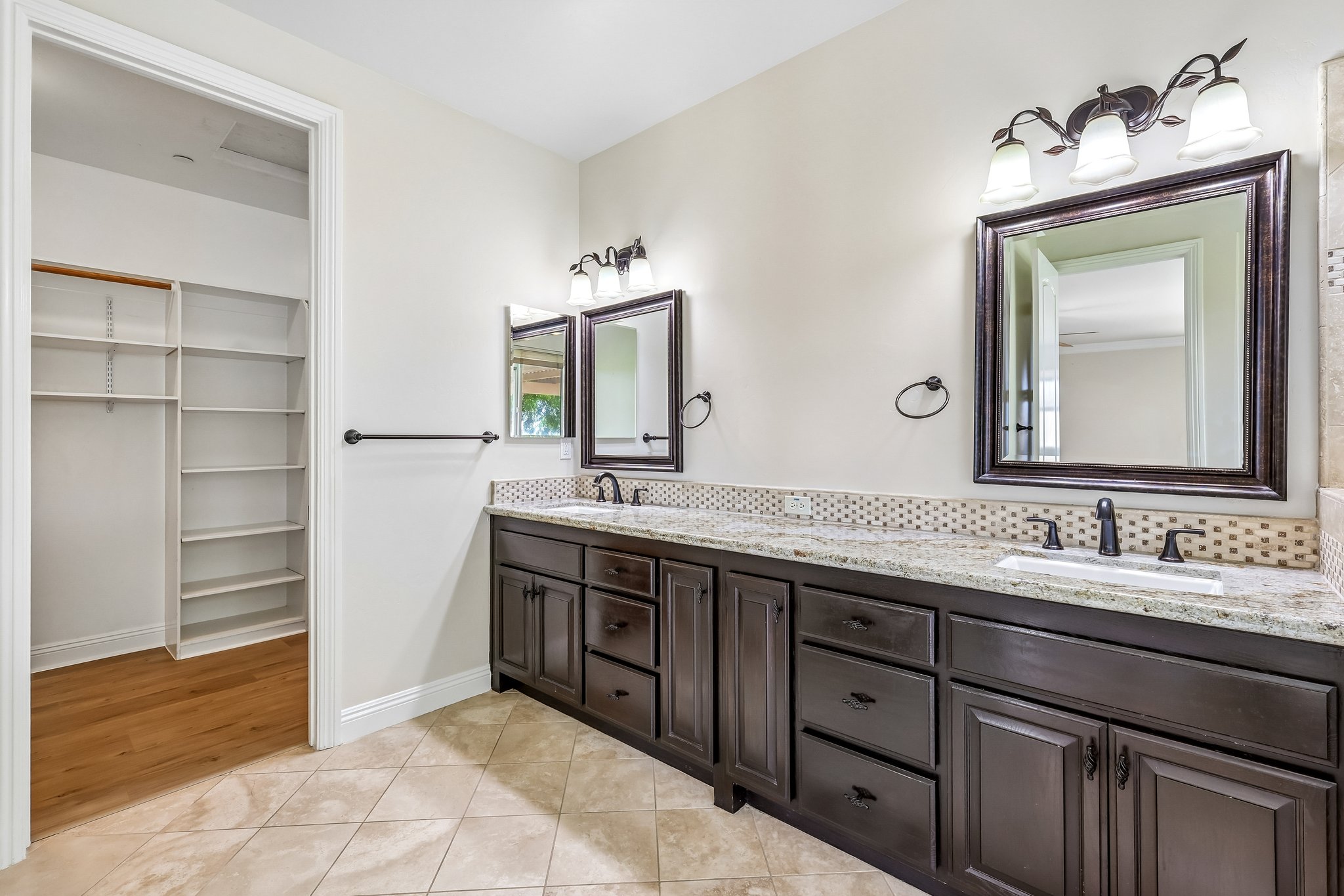 Alta Vista Dr-S1409-036.jpg