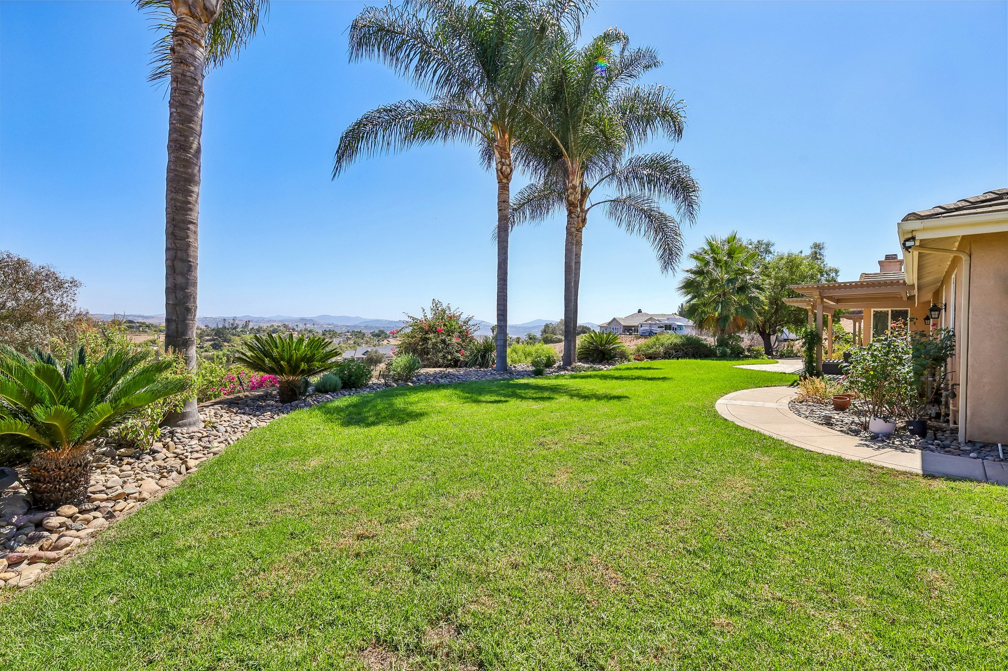 Alta Vista Dr-S1409-067.jpg