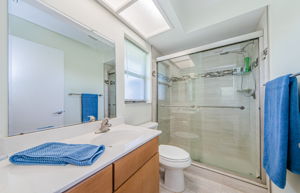 Master Bathroom 1a-2