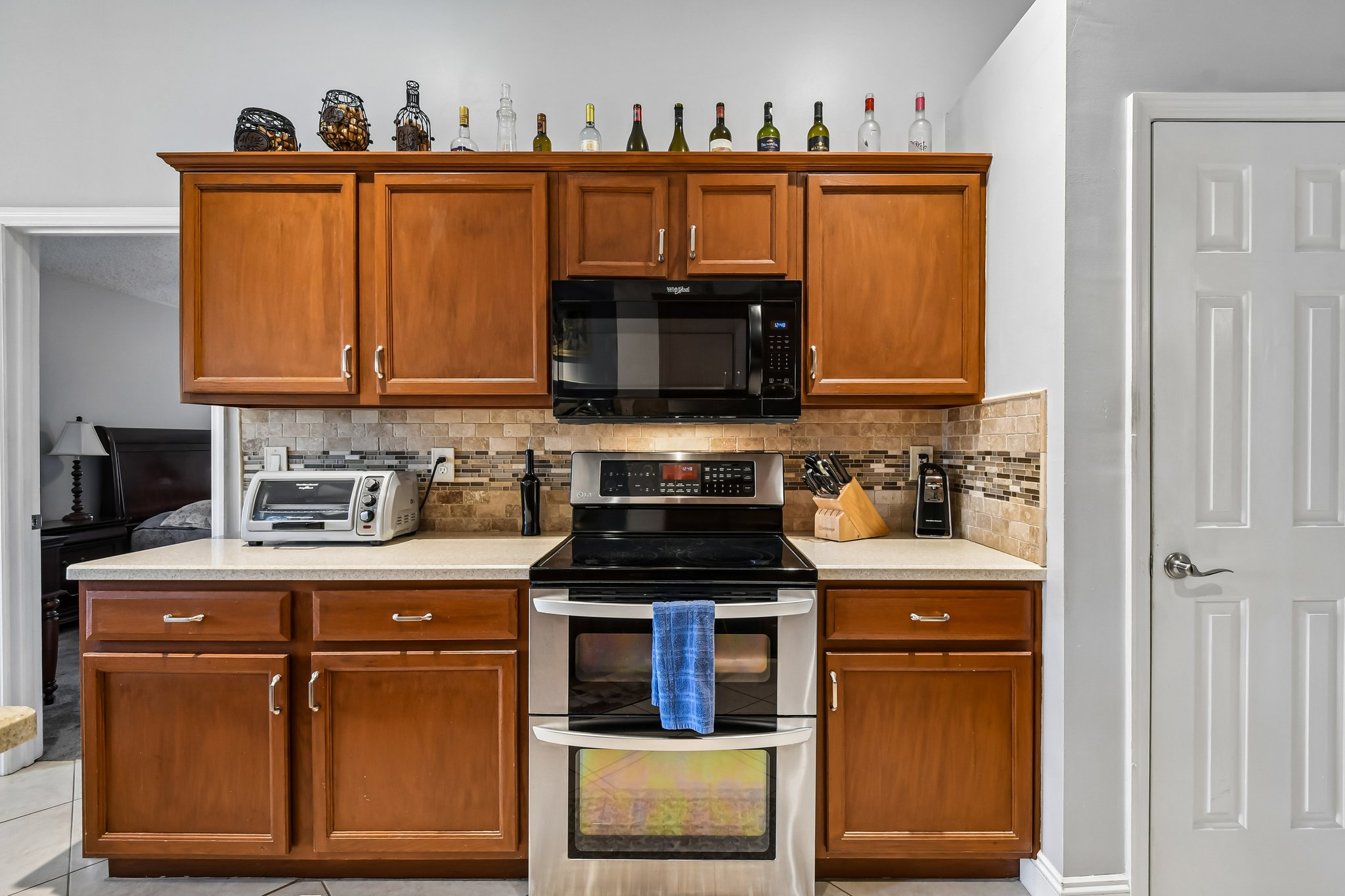 Maplewood Dr-S0705-017.jpg