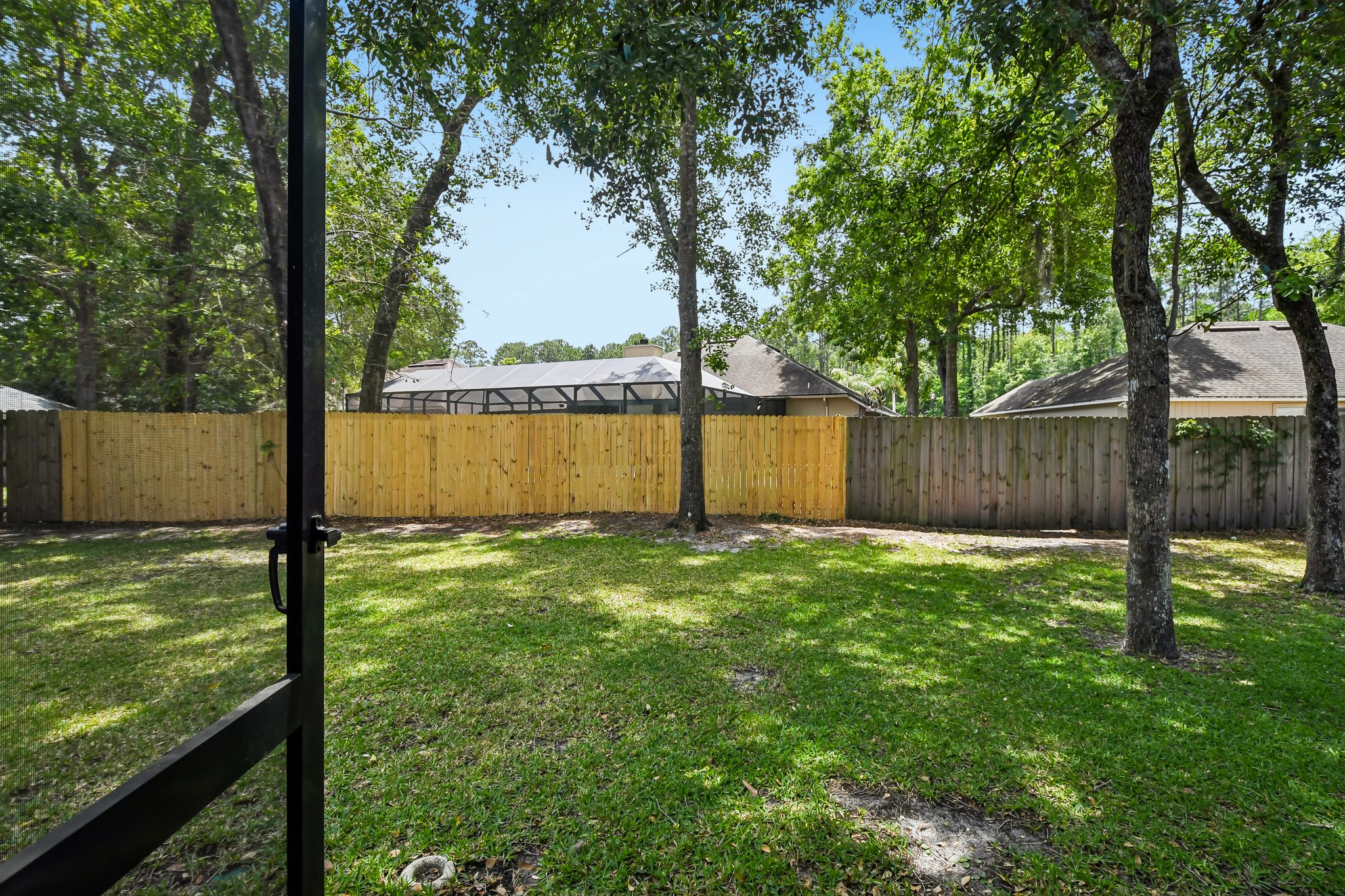 Maplewood Dr-S0705-041.jpg