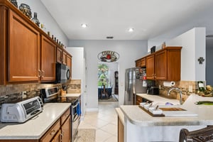 Maplewood Dr-S0705-015.jpg