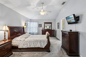 Maplewood Dr-S0705-023.jpg