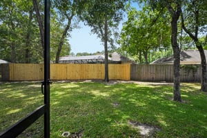 Maplewood Dr-S0705-041.jpg