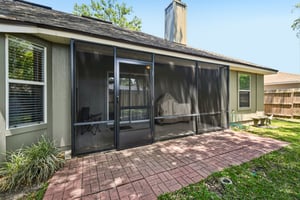 Maplewood Dr-S0705-042.jpg