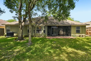 Maplewood Dr-S0705-043.jpg