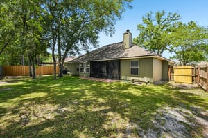 Maplewood Dr-S0705-045.jpg