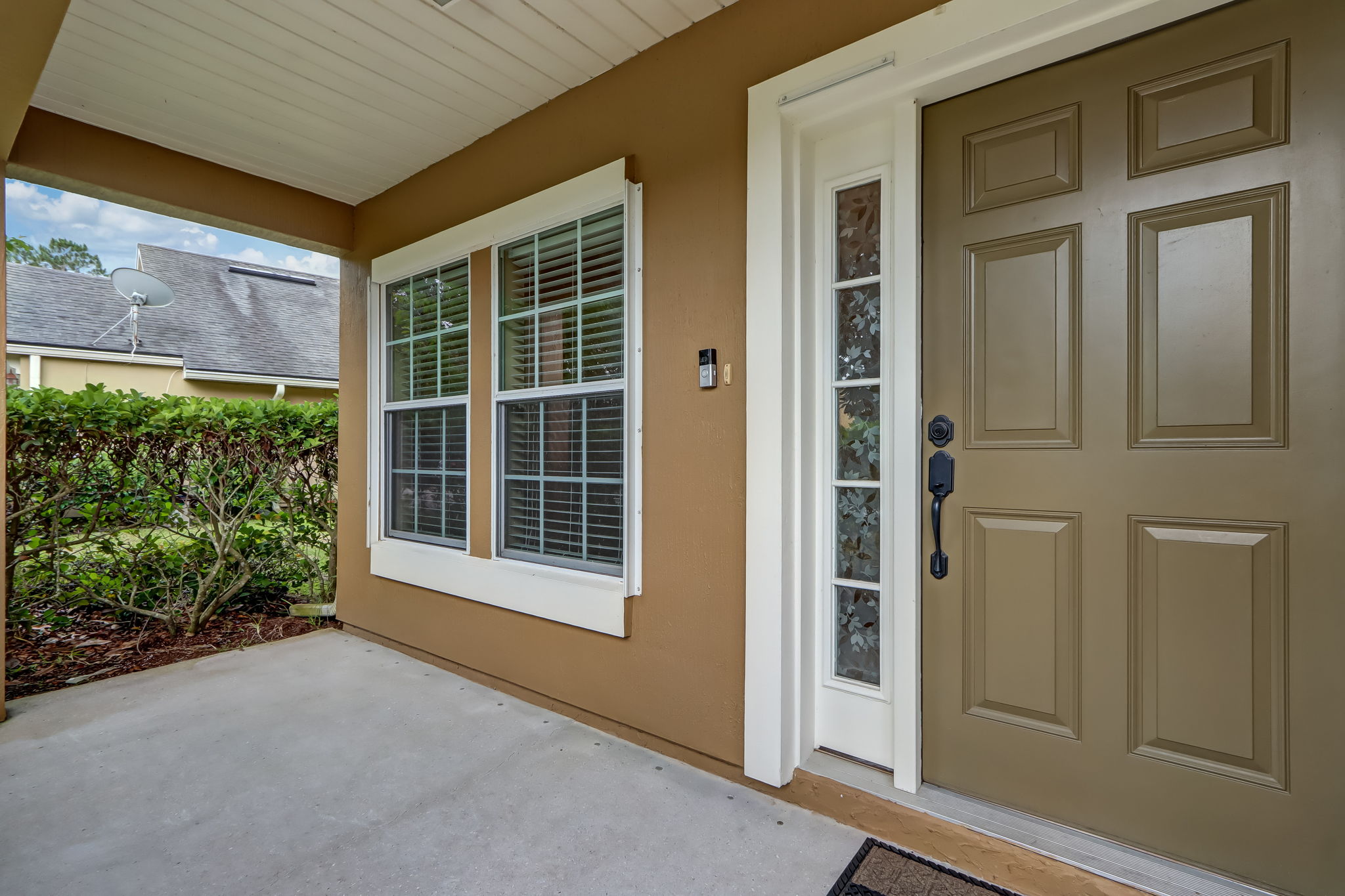 Front Porch/Entrance